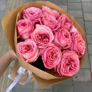 Букет з 11 троянд в крафтовому оформленні 