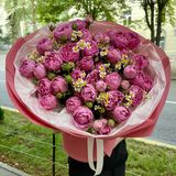 Букет з піоновидних троянд та ромашок «Мрійлива Джулі»