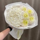 Букетик з жоржин та гортензії