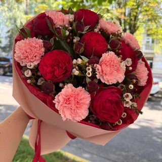 Букет з хамелаціуму, троянд та діантусів