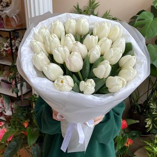 Букет з 51 білих тюльпанів