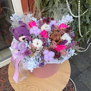 Композиція з сухоцвітів та іграшки «Лавандовий ведмедик»