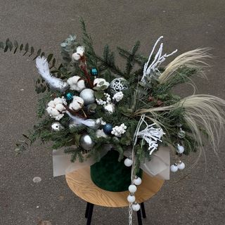 Зимова композиція «Різдвяний подарунок»