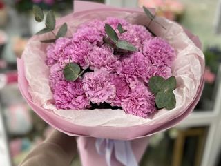 Букет з 19 лавандових діантусів та евкаліпту