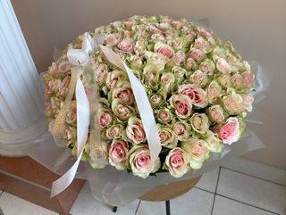 Кошик зі 131 троянди