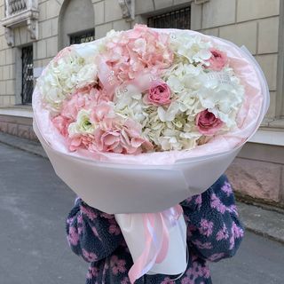 Букет з ранункулюсів та гортензій