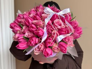 Композиція з тюльпанів та троянд