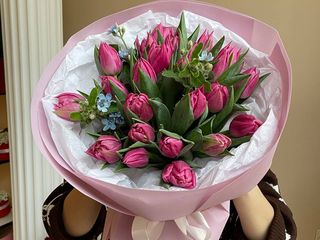 Букет з піоновидних тюльпанів та оксипіталуму