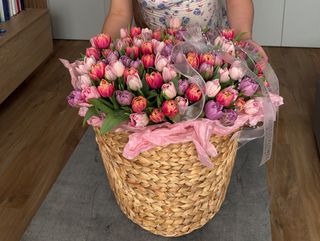 Преміальний кошик зі 131 тюльпанів