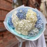 Букет з блакитно-білих колумбійських гортензій