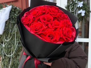 Букет з 11 французьких червоних троянд