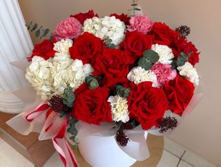 Преміальна коробка з квітами