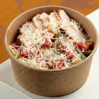 Салат з копченим курячим філе та грибами (180г)