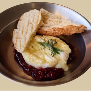 Запечений камамбер