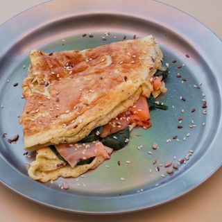 Омлет з лососем