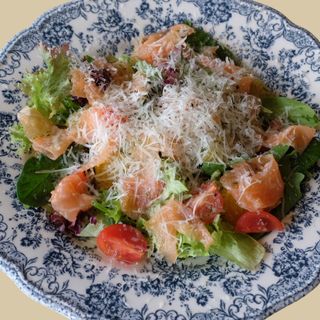 Салат з лососем та апельсином (180 г)