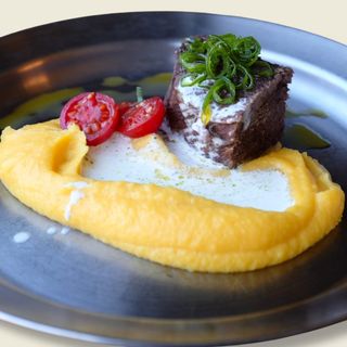 Пюре з тушкованою телятиною