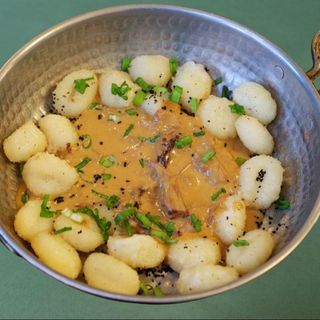 Картопляні ньоки з тушкованою телятиною