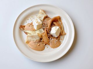 Млинці з солоною карамеллю