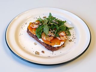 Тост з гарбузом та креветкою