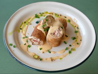 Млинці з куркою та вʼяленими томатами