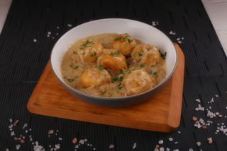 Галушки з м'ясом у Вершковому соусі (300г)