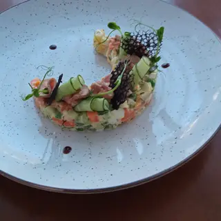 Медальйони з індички з кіноа та яйцем пашот (180/75/30г)