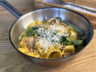 Паста з кроликом та печерицями (300г.)