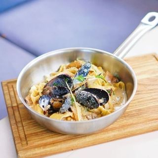 Паста з морепродуктами та білими грибами (450г.)