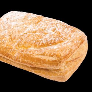 Слойка з вишнею та шоколадом 