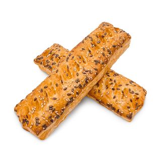 Слойка з куркою та сметаною, з кунжутом та льоном