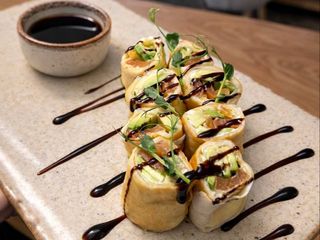 Млинці з крем-сиром та лососем