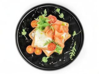 Бельгійські вафлі з лососем (до 14:00)