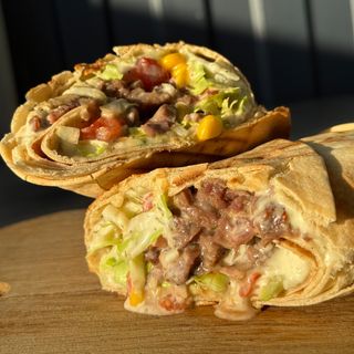 Шаурма з яловичиною ( з часниковим соусом 520г) 