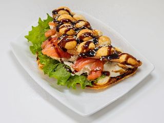 Гонконгська вафля з сьмгою та сиром філадельфія (320г)