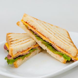 Сендвіч з салямі (130г)