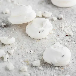 Безе з шоколадними дропсами