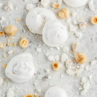 Безе з фундуком