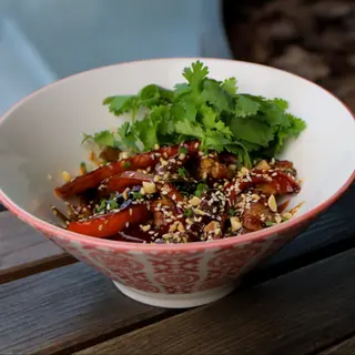WOK салат з куркою