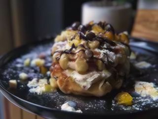 Бельгійські вафлі з морозивом та фруктами (250г)