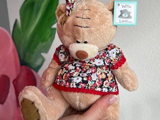 Ведмедик Тедді в червоній сукні