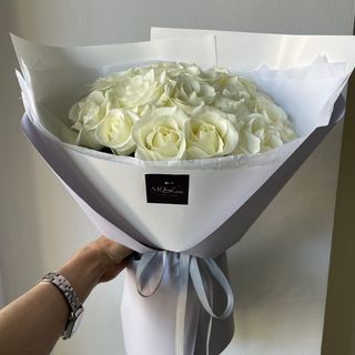 Монобукет білих троянд