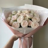 Букет кремових кущових троянд