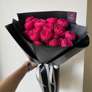 Букет піоноподібних кущових троянд 