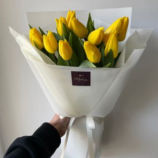 11 жовтих тюльпанів