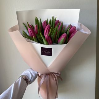 15 рожевих тюльпанів