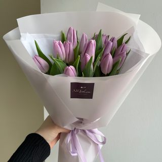 15 лілових тюльпанів