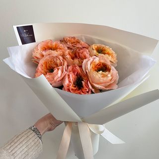 7 еквадорських троянд
