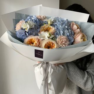 Букет з блакитними гортензіями