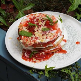 Панкейки з полуничним соусом  (370г)